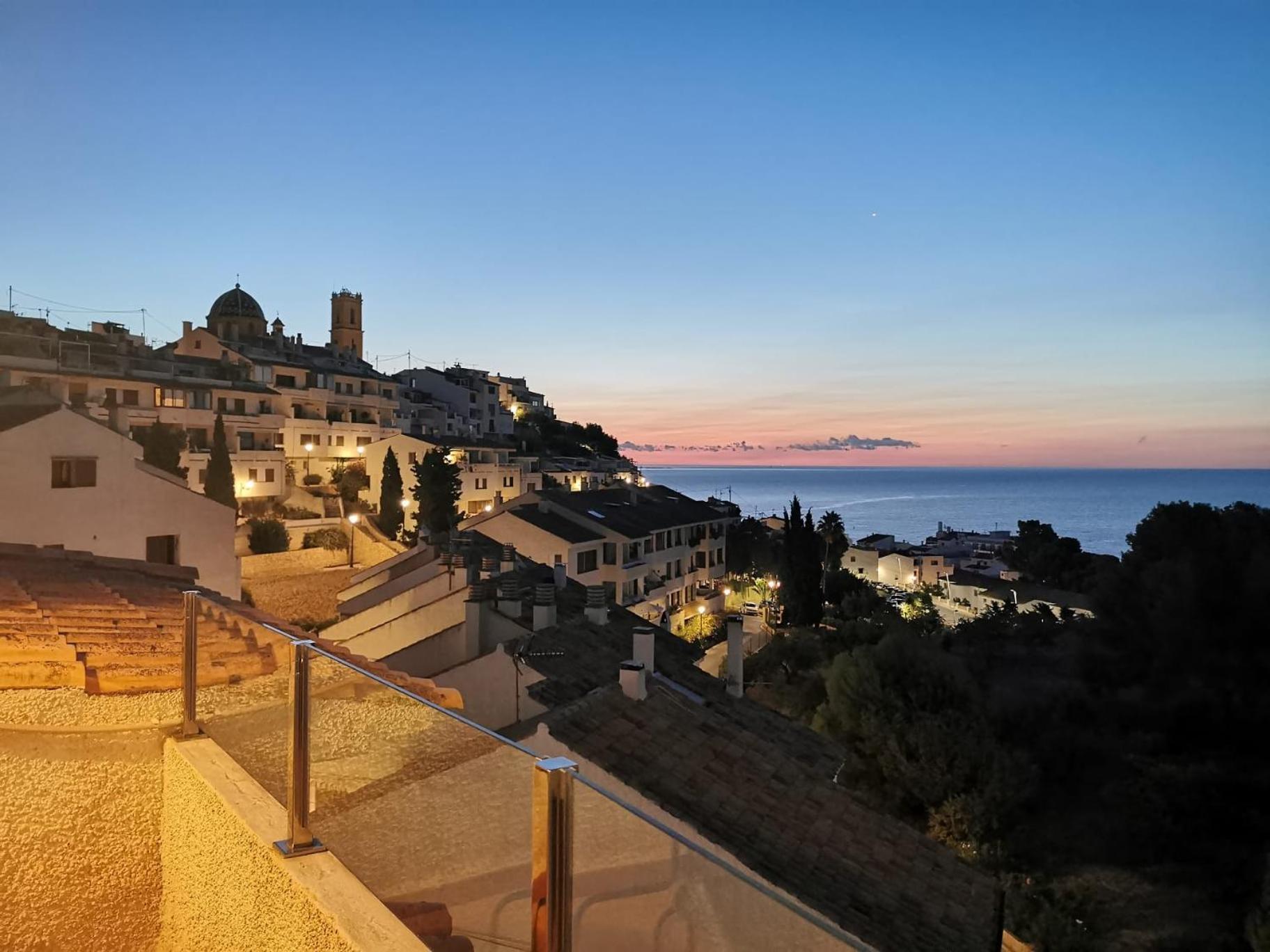 Atico-Duplex Con Vistas Al Mar Y Casco Antiguo En Altea Apartment Bagian luar foto
